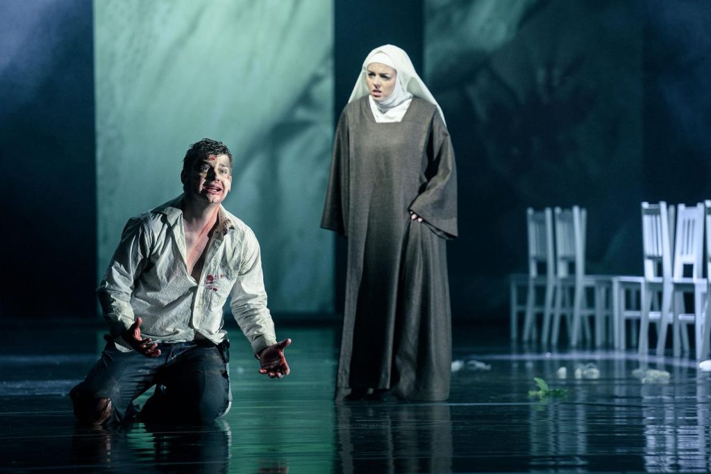 Francis Poulenc: Dialogy karmelitek, Státní opera, Praha – Daniel Matoušek a Jana Sibera (foto Petr Neubert)