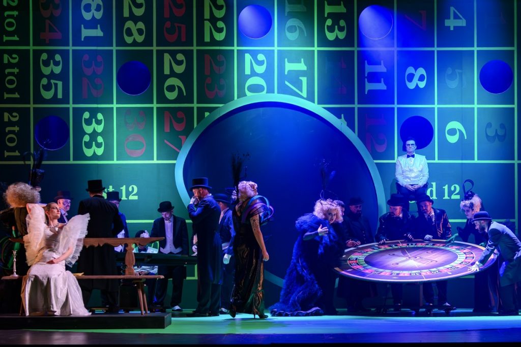 Sergej Prokofjev: Hráč, 21. května 2026, Národní divadlo moravskoslezské, Ostrava – operní soubor Národního divadla moravskoslezského (foto Martin Popelář)