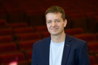 Ondrej Olos (zdroj Slovenská filharmonie, foto Alexander Trizuljak)