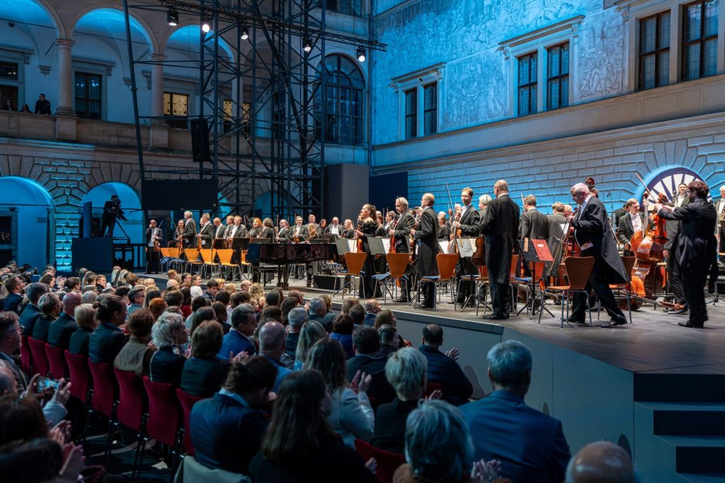 Smetanova Litomyšl: Zahajovací koncert, 12. června 2026, Státní zámek Litomyšl – David Robertson a Česká filharmonie (zdroj Smetanova Litomyšl)
