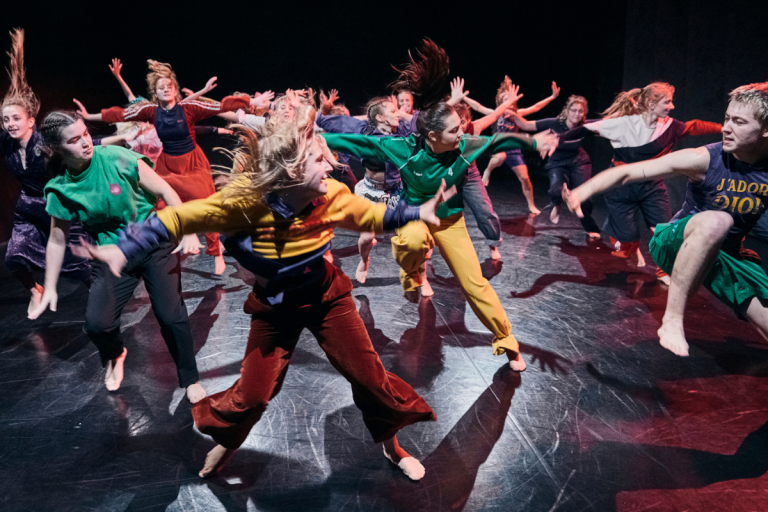 Dora Sulženko Hoštová: Heroes – studenti Konzervatoře Duncan centre (foto Martin Špelda)
