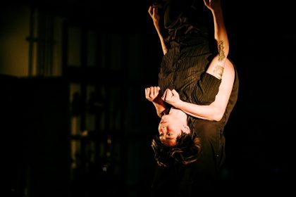 La Main de l'Homme: BRUT (zdroj National Kaohsiung Center for the Arts Weiwuying)