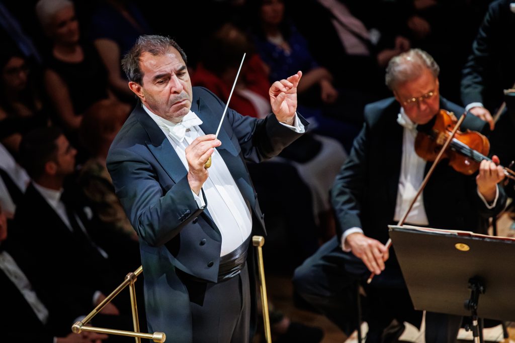 Pražské jaro: Závěrečný koncert, 4. června 2026, Obecní dům, Smetanova síň – Daniele Gatti a Sächsische Staatskapelle Dresden (foto Michal Fanta)