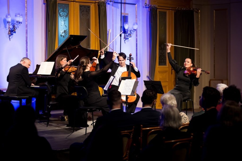 XXXI. ročník festivalu Concentus Moraviae: Kvarteto České filharmonie & Lukáš a David Marečkovi, 6. června 2026, Besední dům, Brno – David Mareček, Lukáš Mareček, Kvarteto České filharmonie, Irena Jakubcová, Petra Brabcová, Eva Krestová, Václav Petr (foto Radek Míča)