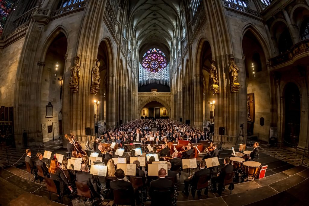 Katedrála sv. Víta, Václava a Vojtěcha a Filharmonie Brno (foto Radoslav Vnenčák)