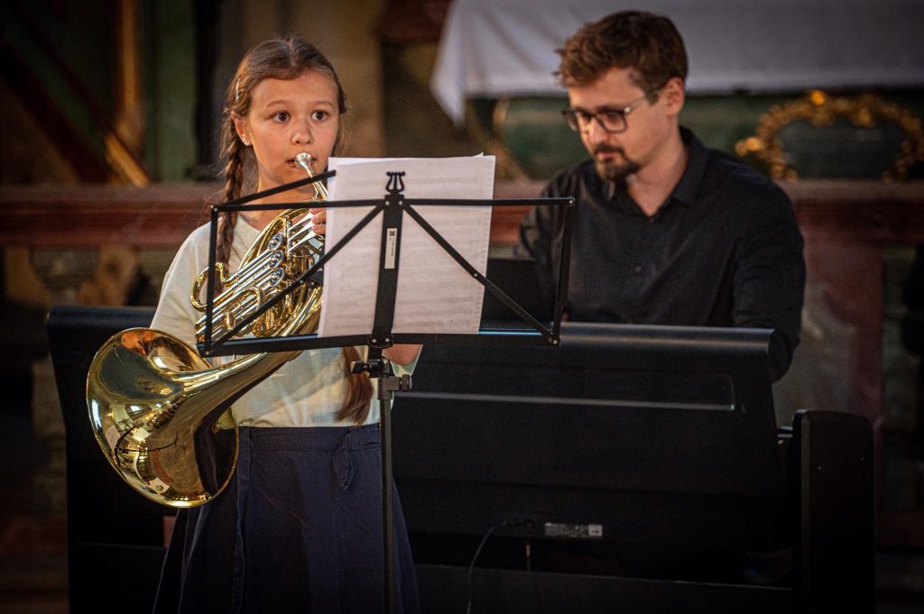 Za poklady Broumovska: Koncert Letních hornových kruzů, 29. července 2026, kostel sv. Michaela – Julie Skoumalová (zdroj Za poklady Broumovska)