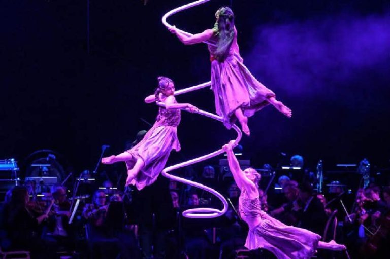 Mezinárodní hudební festival Český Krumlov: Tisíc a jedna noc / Šeherezáda Zahajovací koncert 35. ročníku Festivalu Krumlov 17. července 2026, Letní jízdárna, Státní hrad a zámek Český Krumlov – Losers Cirque Company (zdroj Festival Krumlov)