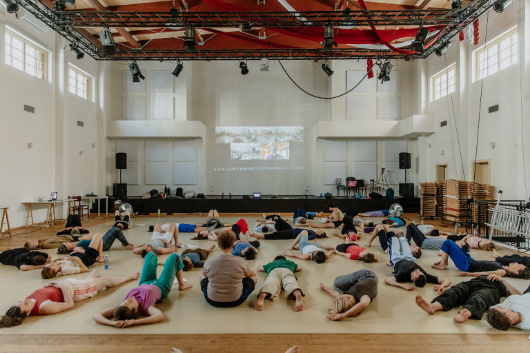 Sympozium Inner Speech as a Stage Gesture in Instant Composition – Lisa Nelson: online workshop, Žižkostel, Praha (foto Tereza Jakoubková)