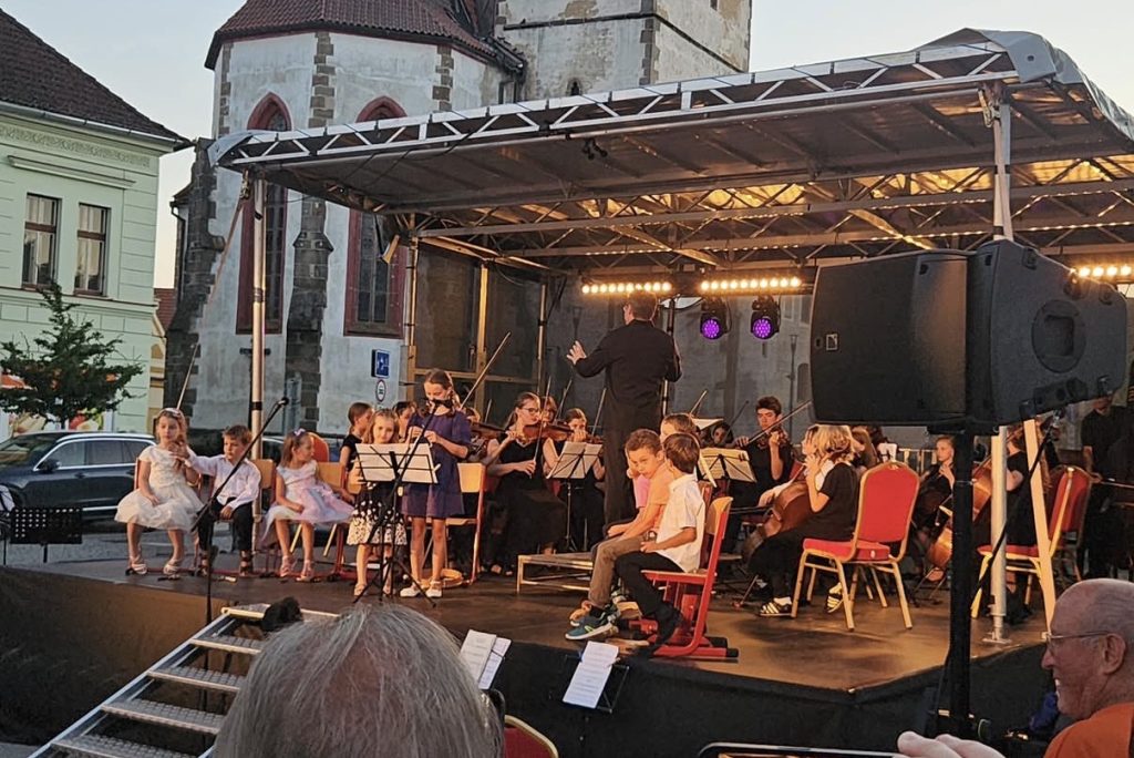 Festival Otakara Ševčíka: GALA open-air koncert, 15. srpna 2026, Mírové náměstí, Horažďovice – Jakub Hrůša a Ševčík Junior Orchestra (foto Marek Novotný)