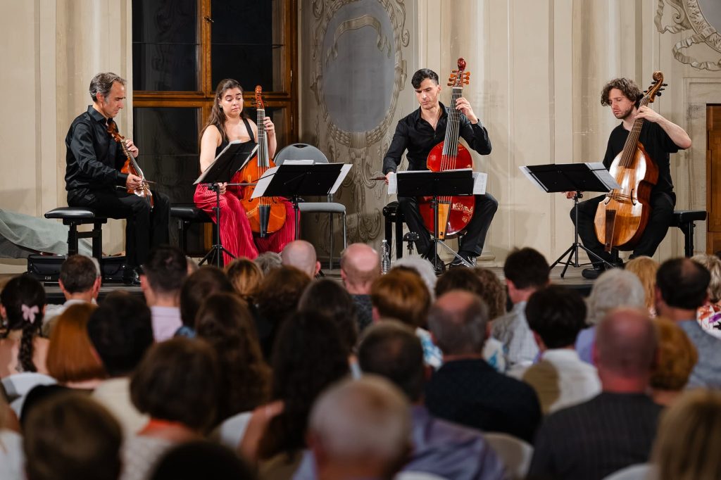 Letní slavnosti staré hudby: Phantasy, 30 července 2026, Lobkowiczký palác, Praha – Vittorio Ghielmi Viol Quartet (foto Jan Kantor)
