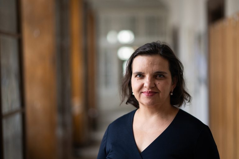 Děkanka FF UK Eva Lehečková (zdroj Filozofická fakulta Univerzity Karlovy)
