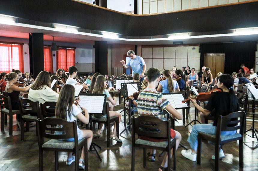 Festival Otakara Ševčíka – Jakub Hrůša a Ševčík Akademy Orchestra (foto Marek Novotný)