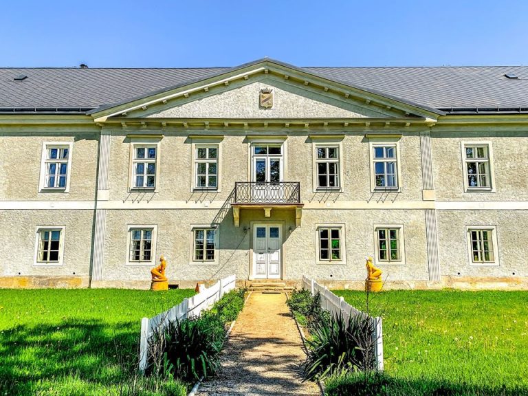 Zámek Dobrohoř (zdroj Česká Kanada)