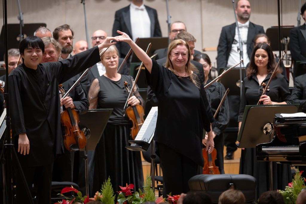Zahajovací koncert Bratislavských hudebních slavností, 23. září 2026, Koncertní síň SF – Mao Fujita a Simone Young (foto Alexander Trizuljak)