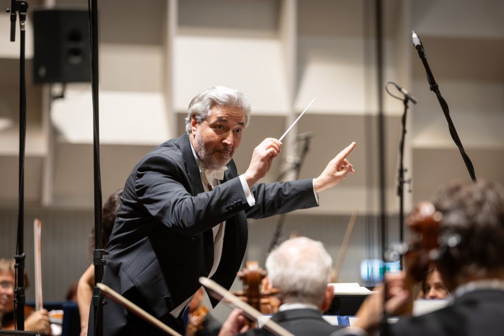 Janáčkova filharmonie Ostrava: Inaugurační koncert šéfdirigenta, 17. září 2026, Vesmír, Ostrava – Daniel Raiskin (foto Martin Kusyn)