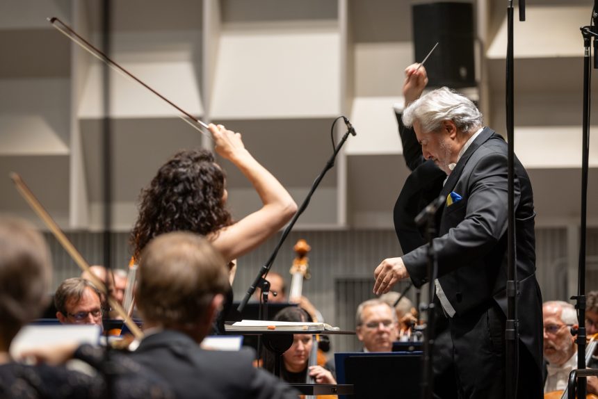 Janáčkova filharmonie Ostrava: Inaugurační koncert šéfdirigenta, 17. září 2026, Vesmír, Ostrava – Alena Baeva, Daniel Raiskin a Janáčkova filharmonie Ostrava (foto Martin Kusyn)