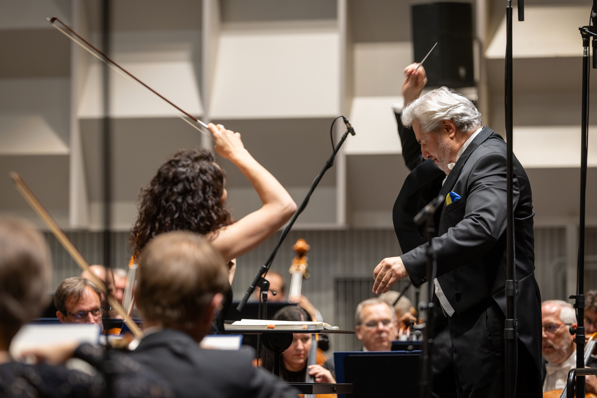 Janáčkova filharmonie Ostrava: Inaugurační koncert šéfdirigenta, 17. září 2026, Vesmír, Ostrava – Alena Baeva, Daniel Raiskin a Janáčkova filharmonie Ostrava (foto Martin Kusyn)