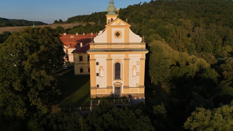Klášterní kostel Nanebevzetí P. Marie v Konojedech (zdroj Zámek Konojedy)