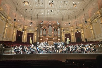 Pražský filharmonický sbor, Seoul Philharmonic Orchestra a dirigent Jaap van Zweden (foto Anna Moravcová)