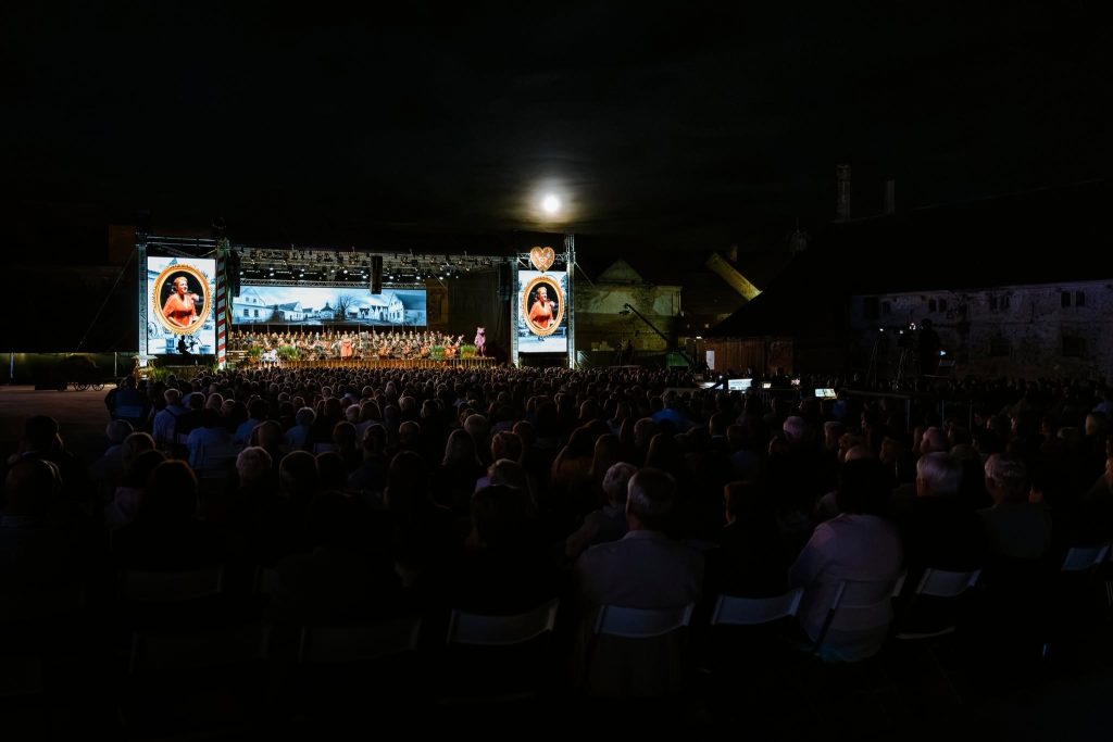 Bedřich Smetana: Prodaná nevěsta, 29. srpna 2026, Festival Jarmily Novotné, Zámek Liteň (zdroj Festival Jarmily Novotné)