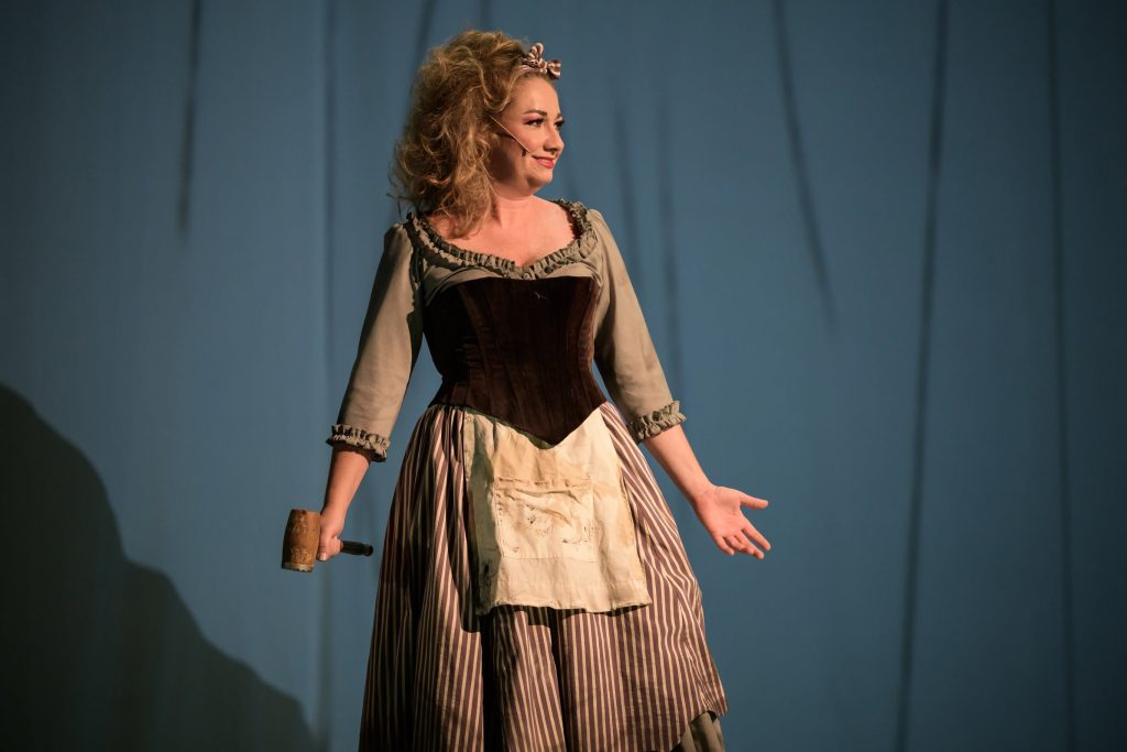 Stephen Sondheim: Sweeney Todd: Ďábelský lazebník z Fleet Street – Barbora Perná (zdroj Státní opera, foto Serghei Gherciu)
