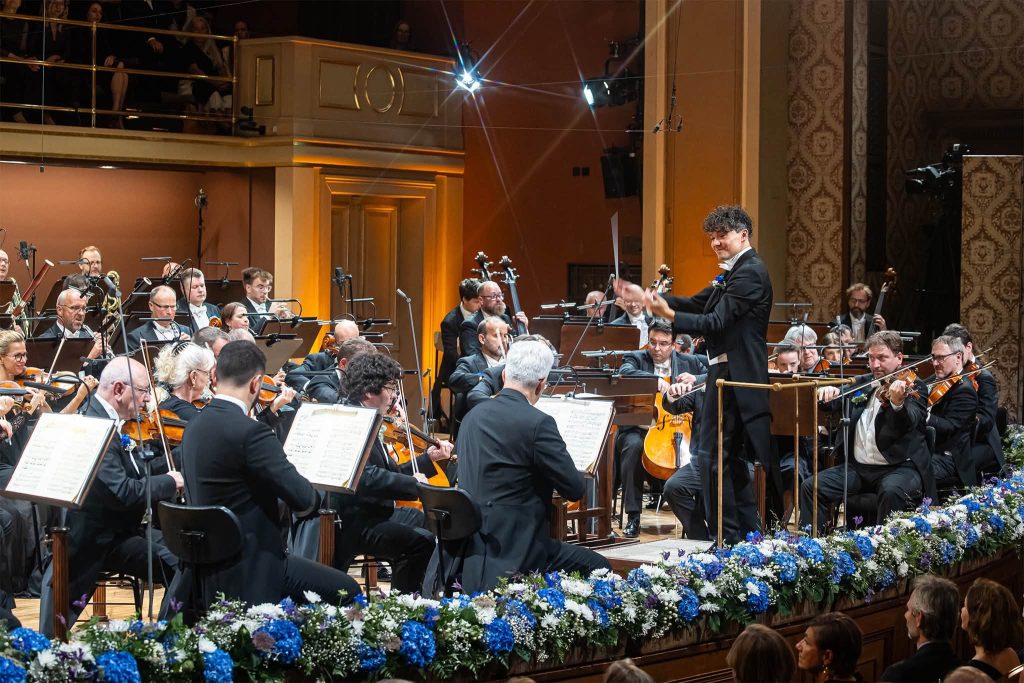Zahajovací koncert SOČR 100, 24. září 2026, Rudolfinum, Praha – Elias Grandy a Symfonický orchestr Českého rozhlasu (foto Michal Fanta)