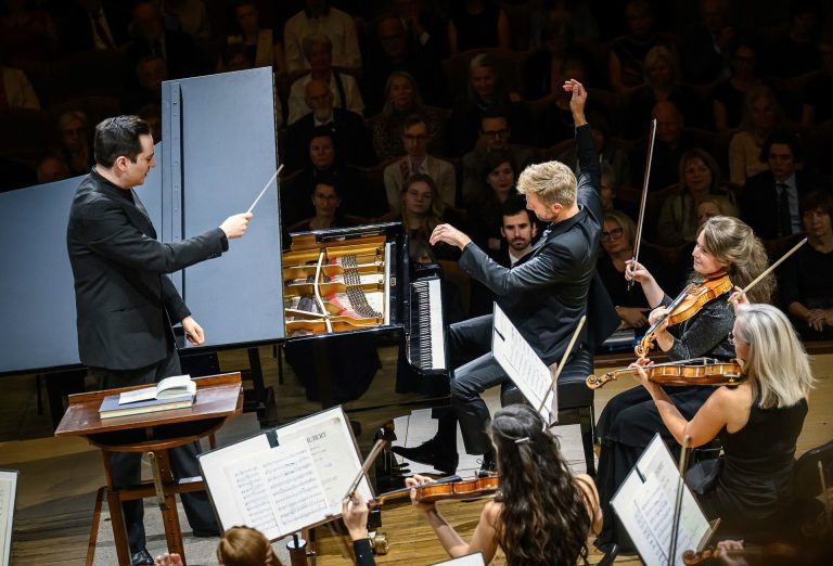 Iván López Reynoso, Andrew von Oeyen, Prague Philharmonia, 29. září 2026, Dvořákova síň, Rudolfinum, Praha (zdroj Prague Philharmonia, foto Petra Hajská)