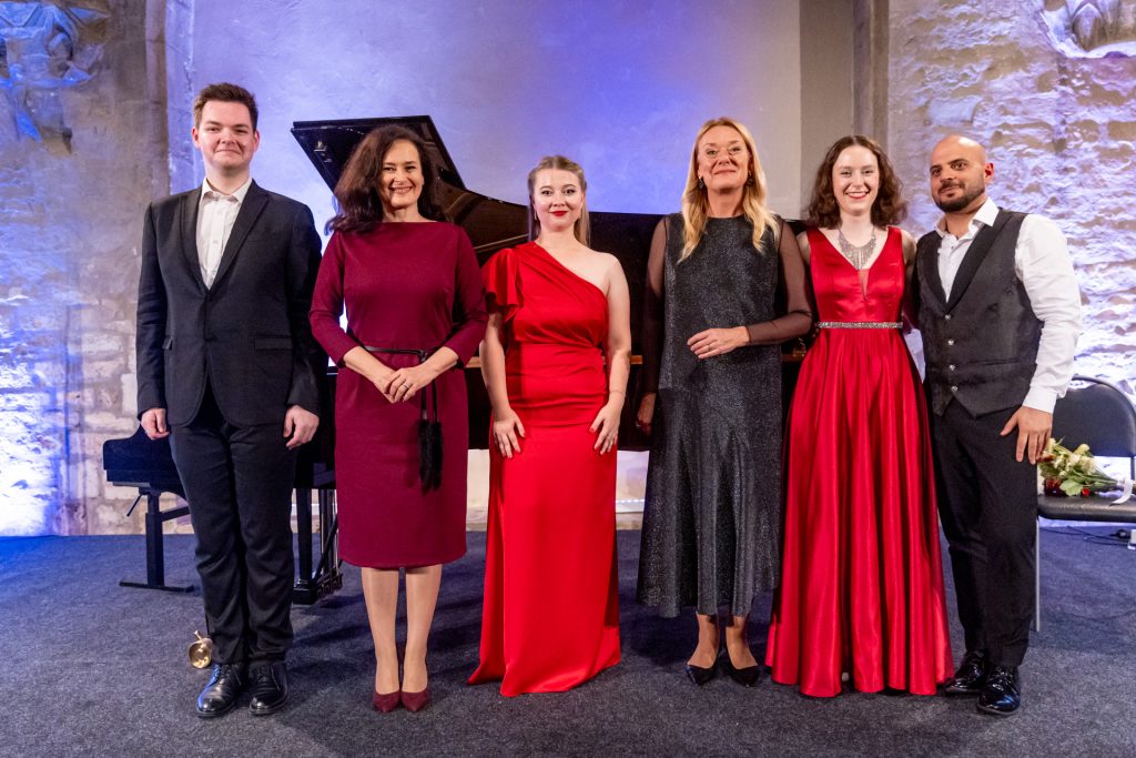 Dvořákova Praha: Magdalena Kožená uvádí, 14. září 2026, Anežský klášter, kostel sv. Františka, Praha – Theodor Šimáček, Simona Šaturová, Emma Balunová, Magdalena Kožená, Amálie Motošická a Ahmad Hedar (zdroj Dvořákova Praha)