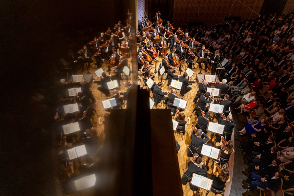 Dvořákova Praha: Koncert ke 100. výročí vzniku Symfonického orchestru Českého rozhlasu, 15. září 2026, Dvořákova síň, Rudolfinum – Elias Grandy a Symfonický orchestr Českého rozhlasu (foto Petra Hajská)