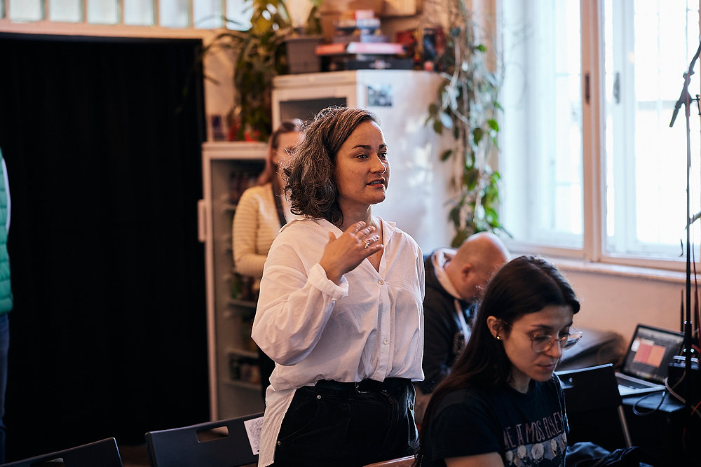 Jana Ryšlavá na diskuzi Ozvěny taneční kritiky v regionálních médiích 2023 (foto Kamil Hauptmann)