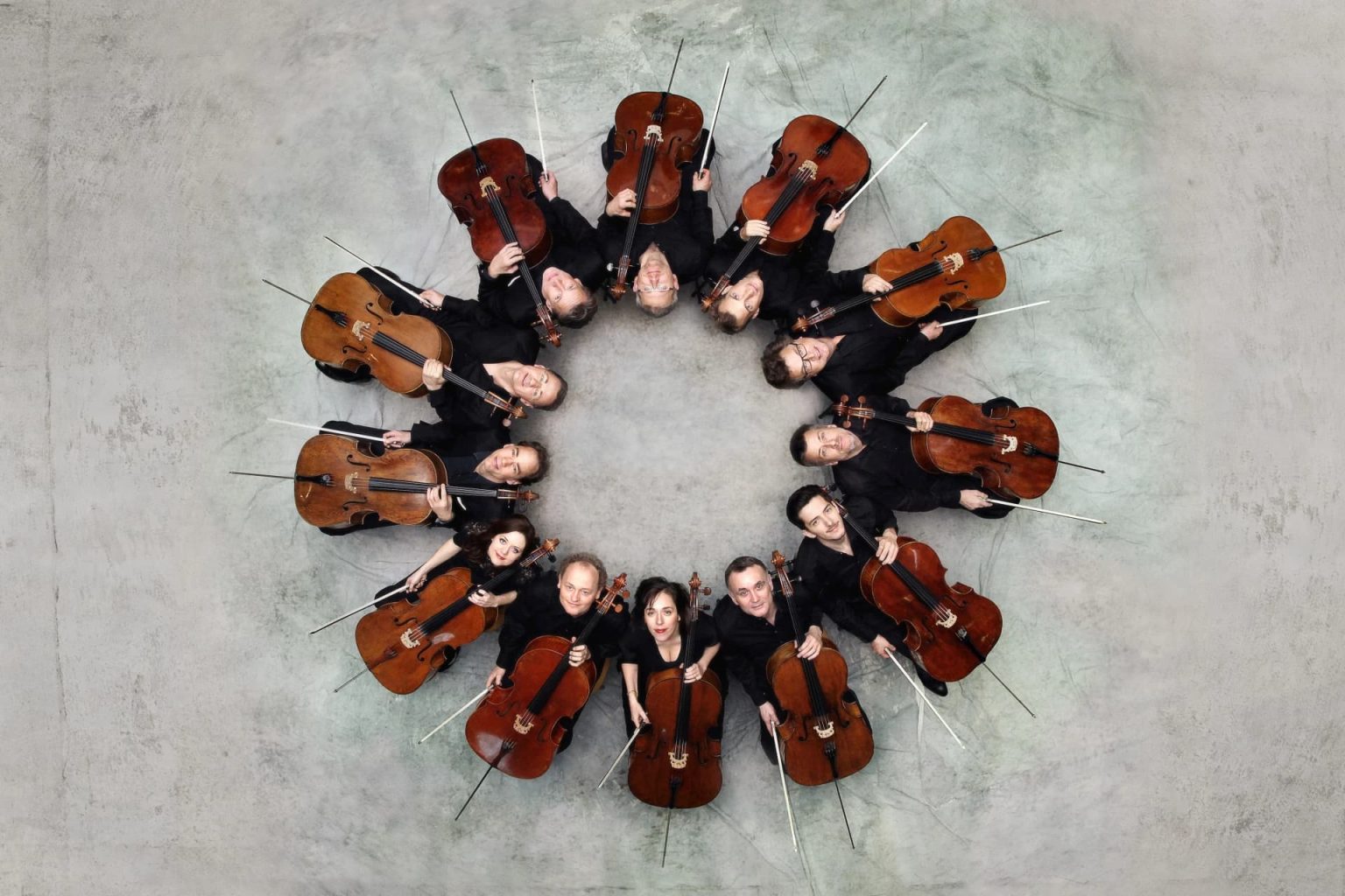 12 violoncellistů Berlínských filharmoniků (zdroj Dvořákova Praha)