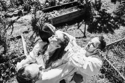 Peter Šavel: What the Folk – Daniel Raček, Martina Hajdyla Lacová, Soňa Ferienčíková, Andrej Štěpita (foto Bára Podola)