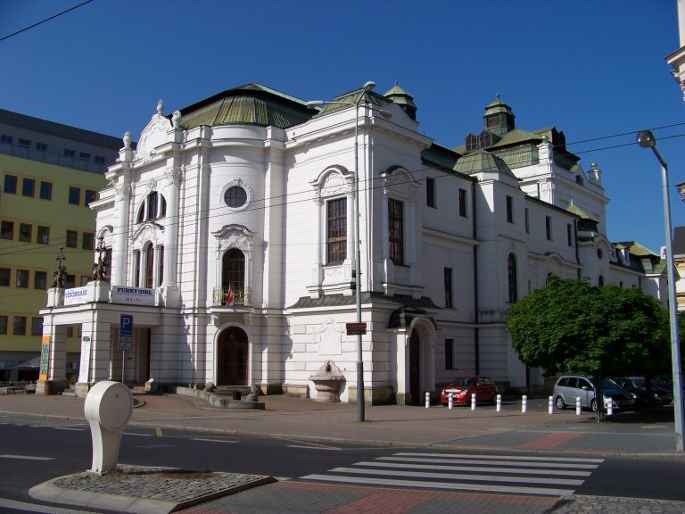 Divadlo města Ústí nad Labem (zdroj Wikipedie)