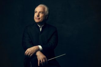 Manfred Honeck (zdroj Philharmonia Orchestra)