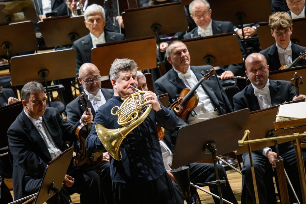 Česká filharmonie • Daniel Harding, 30. září 2026, Rudolfinum, Dvořákova síň – Radek Baborák a Česká filharmonie (foto Petra Hajská)