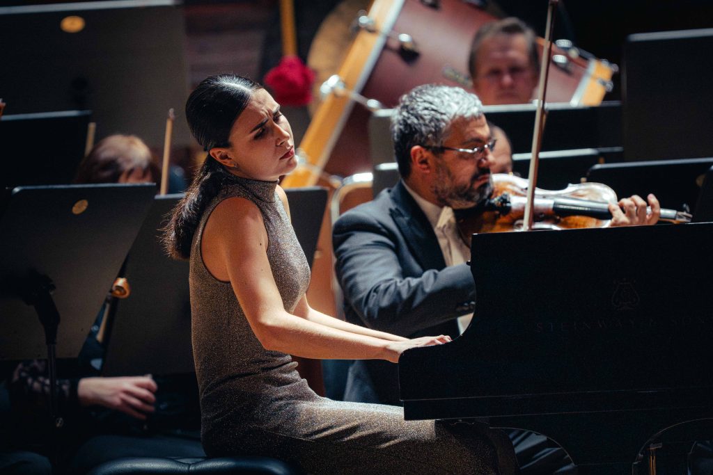 Symfonický orchestr hl. m. Prahy FOK: Alexandra Dovgan & Beethoven, 21. října 2026, Obecní dům, Praha – Alexandra Dovgan (foto Petr Chodura)