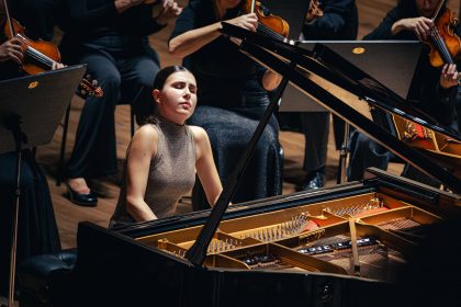 Symfonický orchestr hl. m. Prahy FOK: Alexandra Dovgan & Beethoven, 21. října 2026, Obecní dům, Praha – Alexandra Dovgan (foto Petr Chodura)