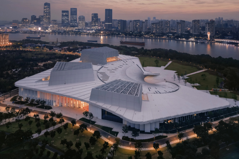 Shanghai Grand Opera House (zdroj Arquitectura Viva, foto Yumeng Zhu)