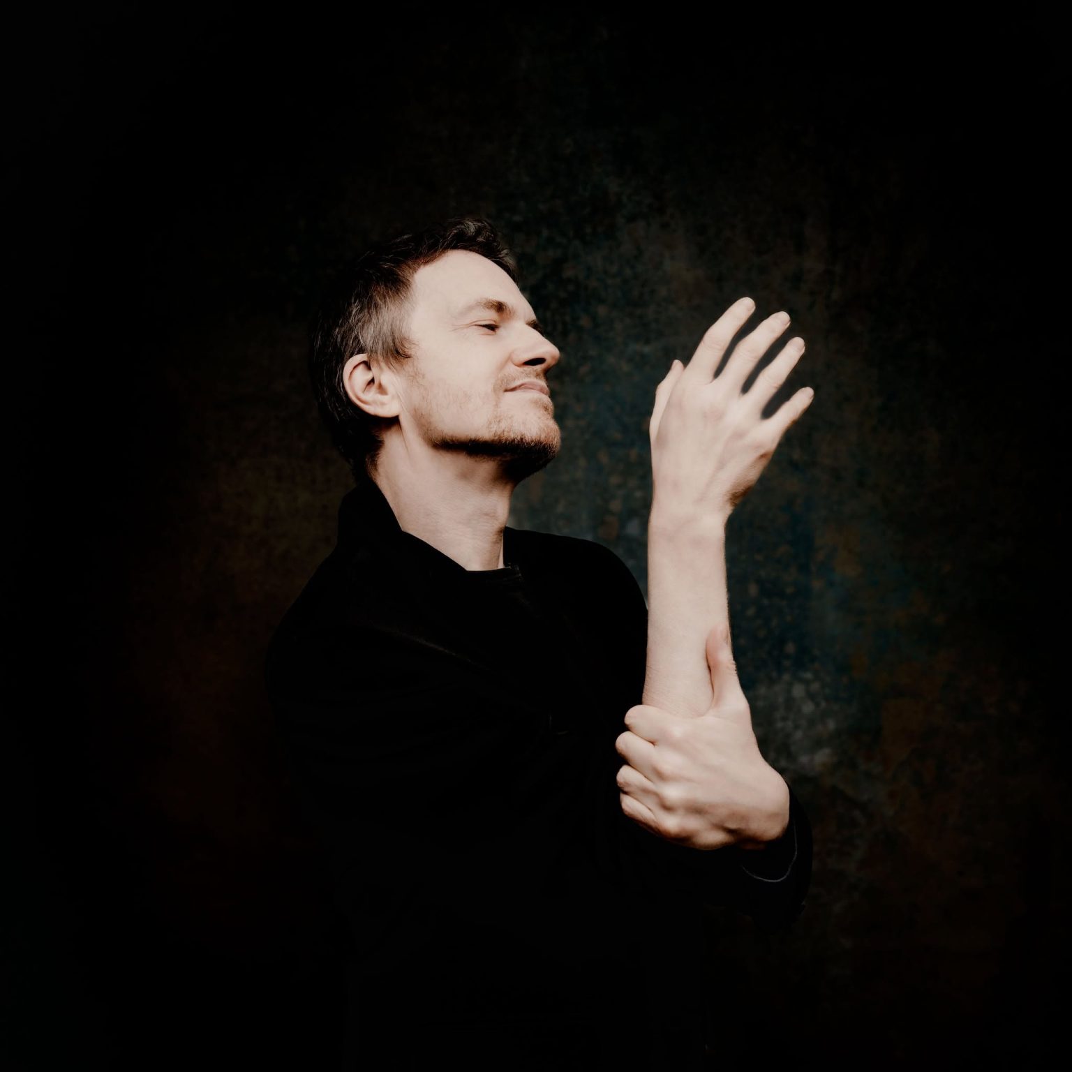 Alexandre Tharaud (zdroj Warner Classics, foto Marco Borggreve)