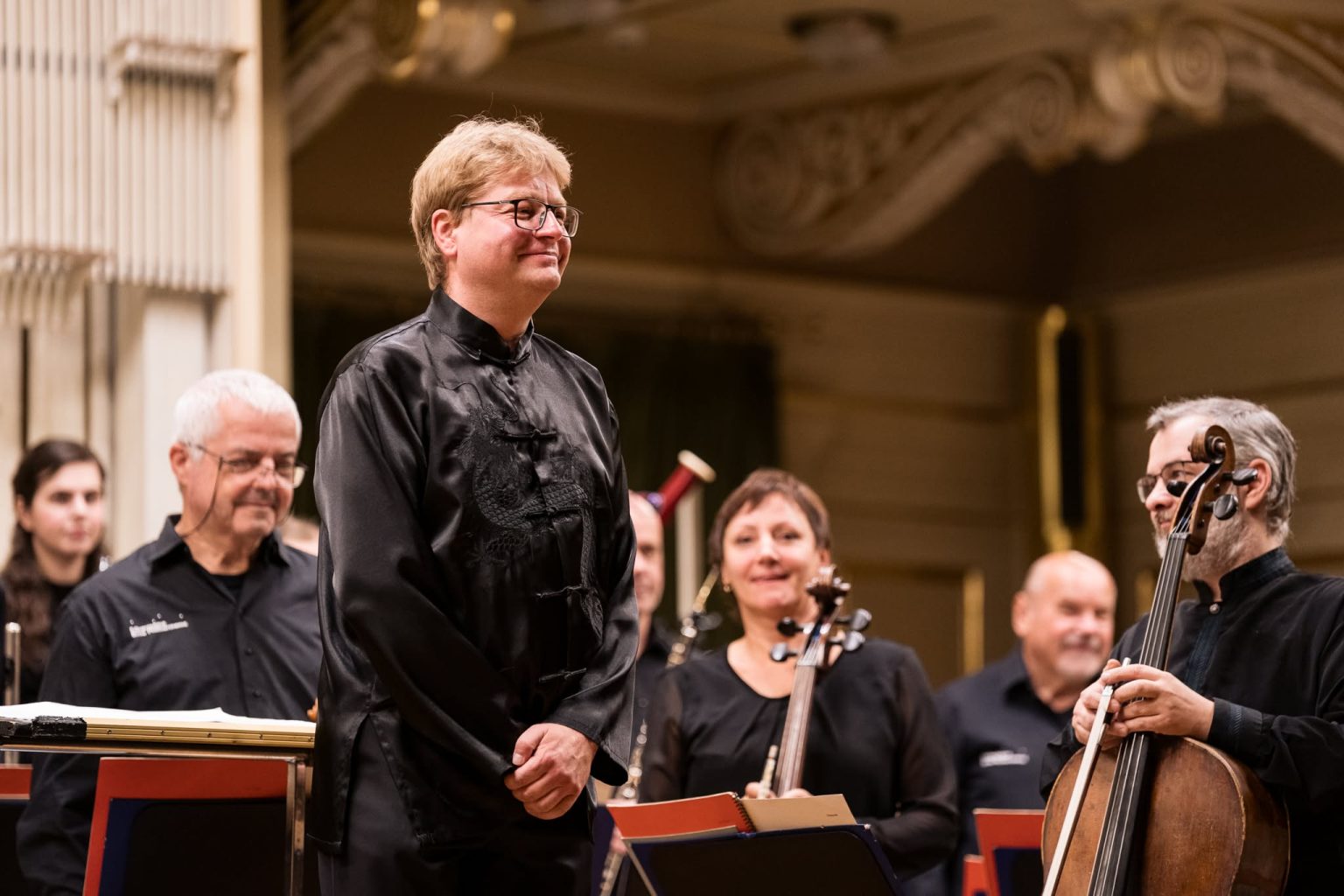 Expozice nové hudby: Partiels, 8. října 2026, Besední dům, Brno – Szymon Bywalec a Filharmonie Brno (foto Jan Prokopius)