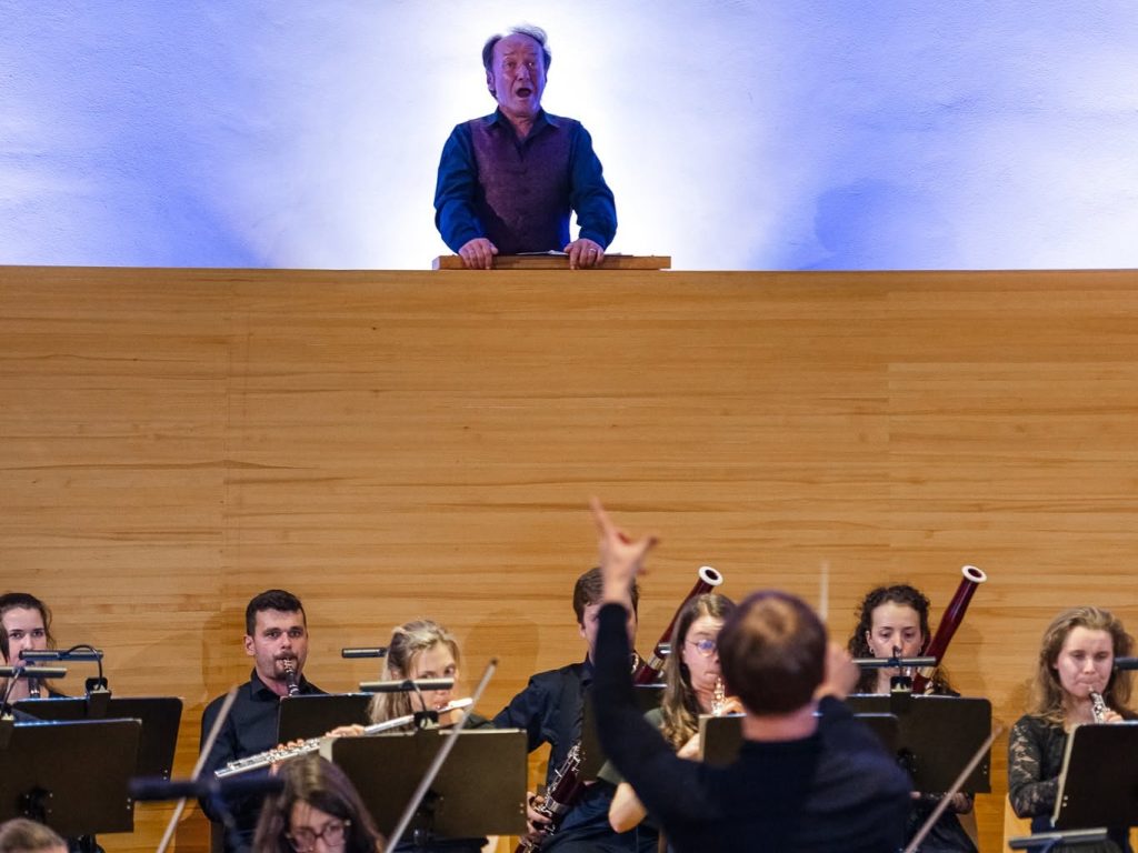 Bohuslav Martinů: Čím lidé žijí – Roman Janál, Václav Dlask, NeoKlasik orchestr, 12. října 2026, evangelický kostel Komunitního prostoru Smíchov, Praha (zdroj NeoKlasik orchestr, foto Jan Kantor)