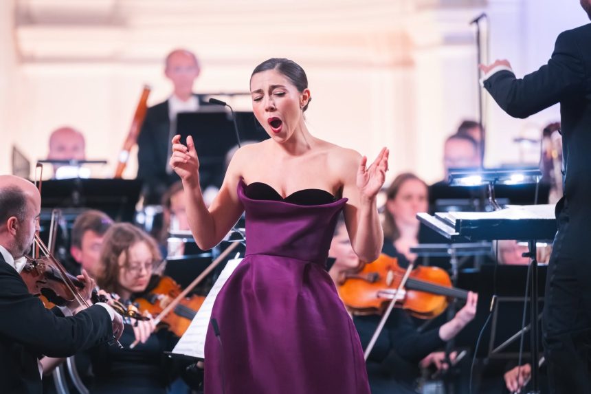 Lednicko-valtický hudební festival: Závěrečný galakoncert, 17. října 2026, Zámecká jízdárna Valtice – Sandra Hamaoui a Filharmonie Bohuslava Martinů (foto Pavel Kristián jr.)