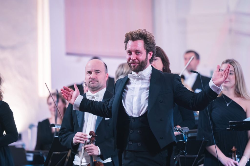 Lednicko-valtický hudební festival: Závěrečný galakoncert, 17. října 2026, Zámecká jízdárna Valtice – Jiří Habart a Filharmonie Bohuslava Martinů (foto Pavel Kristián jr.)