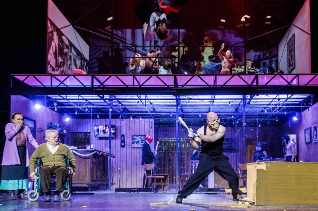 Gerhart Hauptmann: Tkalci, Teatr Śląski (zdroj Mezinárodní festival Divadlo)