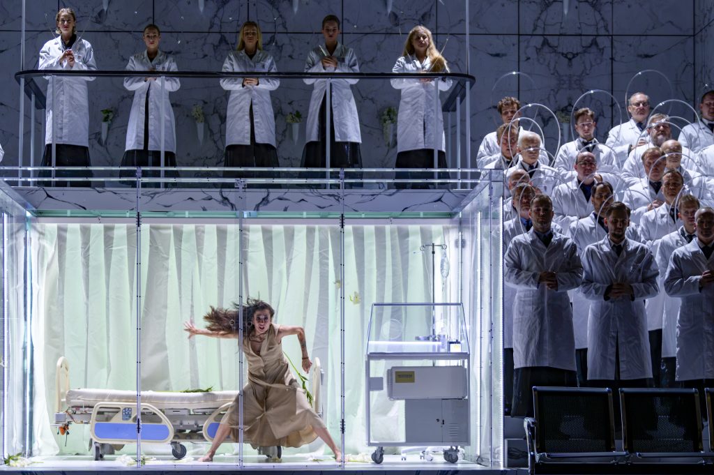 Giuseppe Verdi: Requiem, Národní divadlo moravskoslezské – Jaroslava Rameš Janečková (Dívka) (foto Martin Popelář)