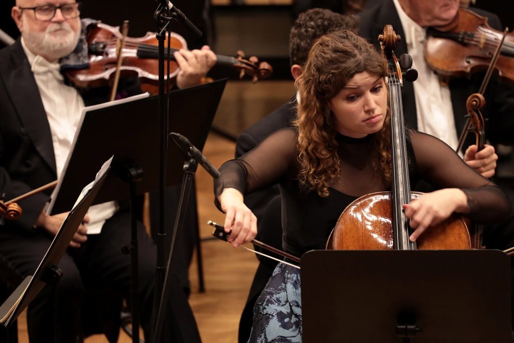 Harmonie protikladů, 1. abonentní koncert cyklu Filharmonie doma, 15. října 2026, Besední dům, Brno – Julia Hagen (zdroj Filharmonie Brno)