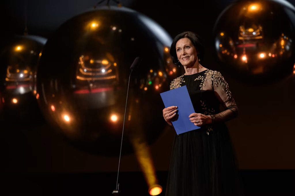 Nelly Danko přebírá Cenu Thálie za celoživotní mistrovství (foto Serghei Gherciu)