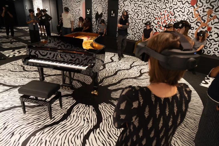 Návštěvníci instalace Playing with Fire: An Immersive Odyssey with Yuja Wang (zdroj Southbank Centre, foto Pete Woodhead)