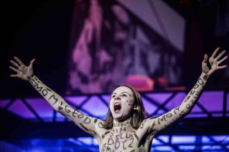 Gerhart Hauptmann: Tkalci, Teatr Śląski (zdroj Mezinárodní festival Divadlo)