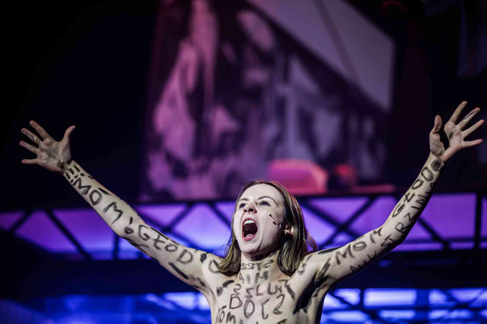 Gerhart Hauptmann: Tkalci, Teatr Śląski (zdroj Mezinárodní festival Divadlo)